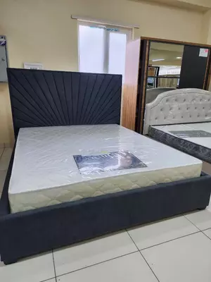 двухспальная кровать с подьемным механизмом