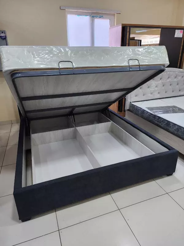 двухспальная кровать с подьемным механизмом