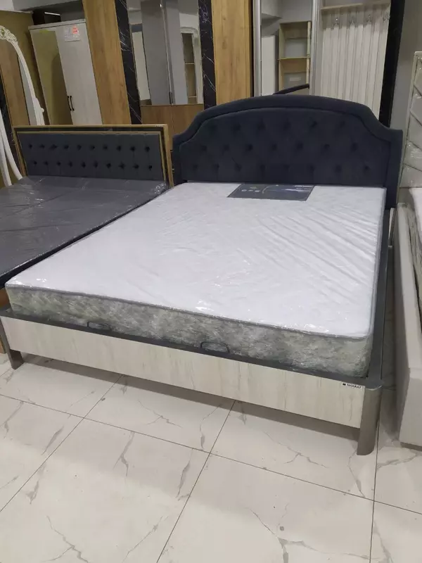 двухспальная кровать с подьемным механизмом