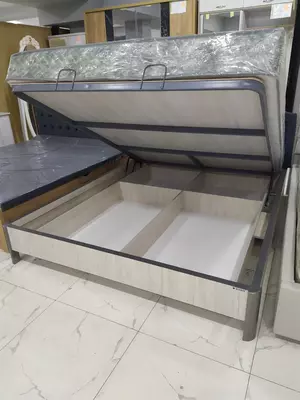 двухспальная кровать с подьемным механизмом