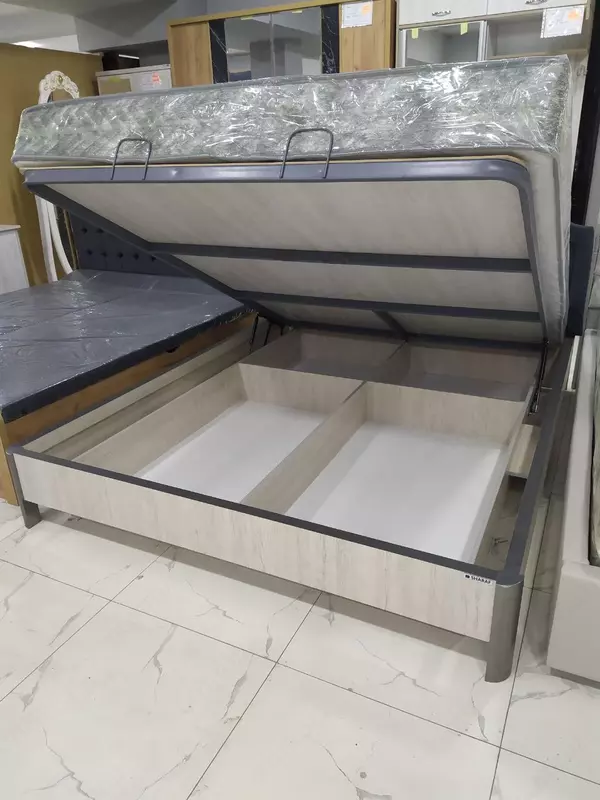 двухспальная кровать с подьемным механизмом