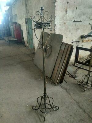 Вешалка металлическая напольная