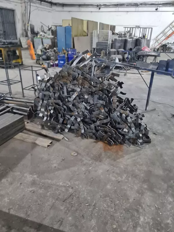 Изготовление кронштейнов для крепления накрывного материала на парапет