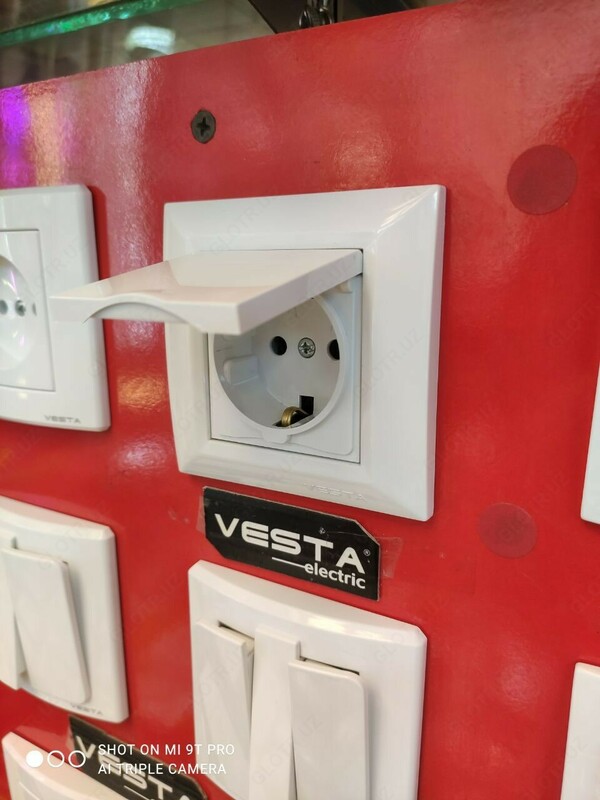 Розетка с крышкой - 21 000 сум