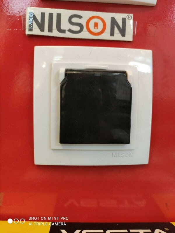 Розетка с крышкой Nilson