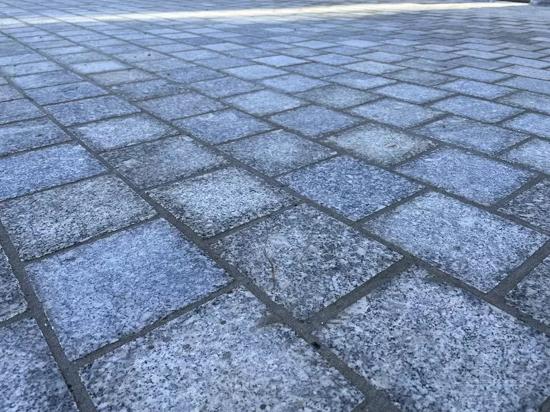 Брусчатка цвета сухого асфальта