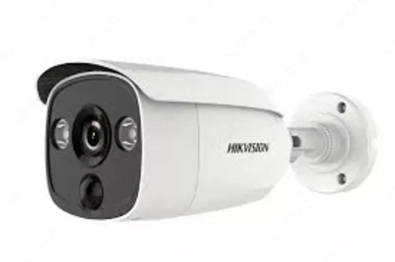 Цилиндрическая видеокамера Hikvision DS-2CE12D0T-PIRLO