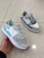 Kiyimlar (oq urg'u bilan kulrang) - 275 000 so'm