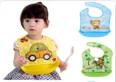 Детский слюнявчик с карманом-контейнером