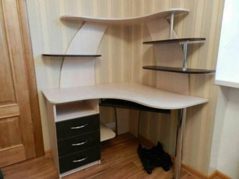 Угловой компьютерный стол арт 003