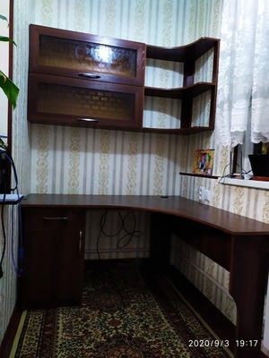 004-sonli burchakli kompyuter stoli