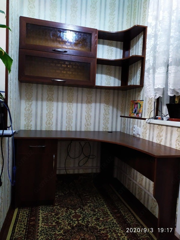 004-sonli burchakli kompyuter stoli