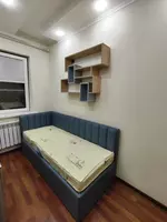 Кровать угловая с мягкими спинками