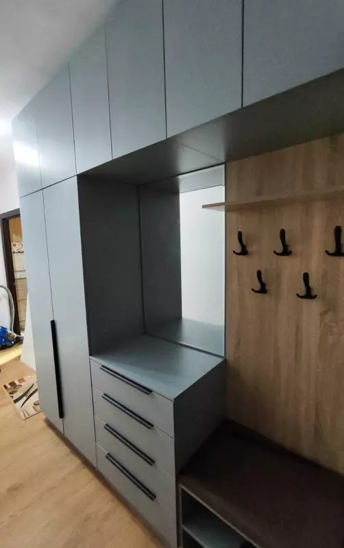Шкаф для прихожей