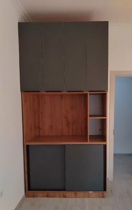 Книжный шкаф 002