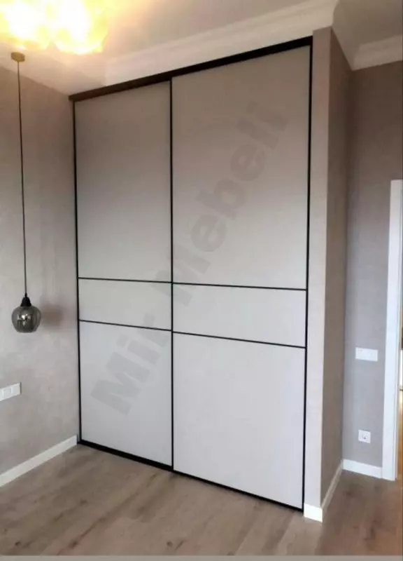 Komandor garderob shkafi