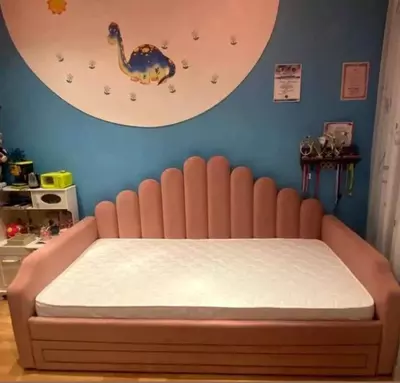 Двуспальная детская кровать.