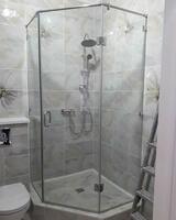 Стеклянные душевые кабины