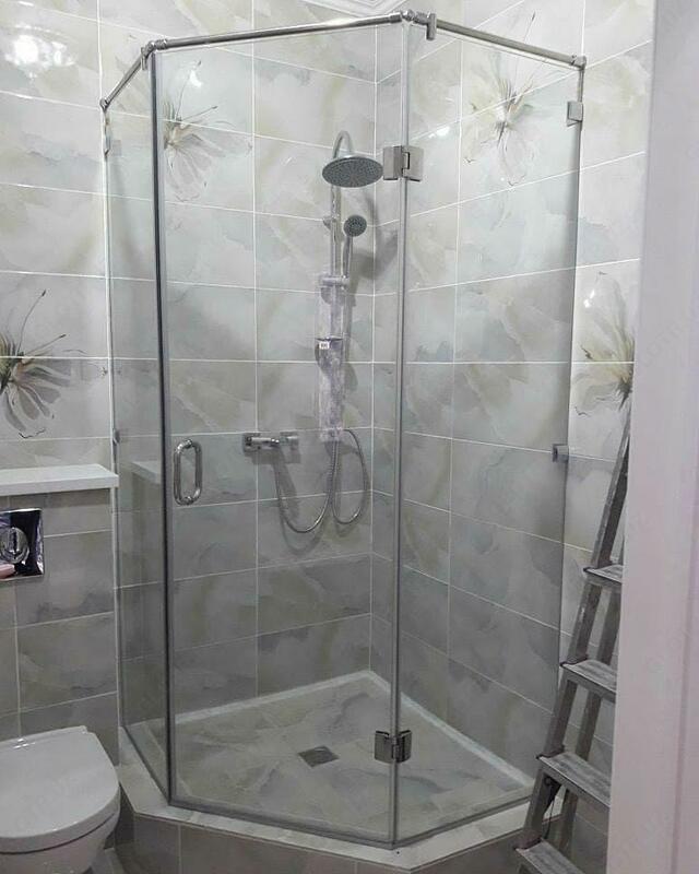 Стеклянные душевые кабины
