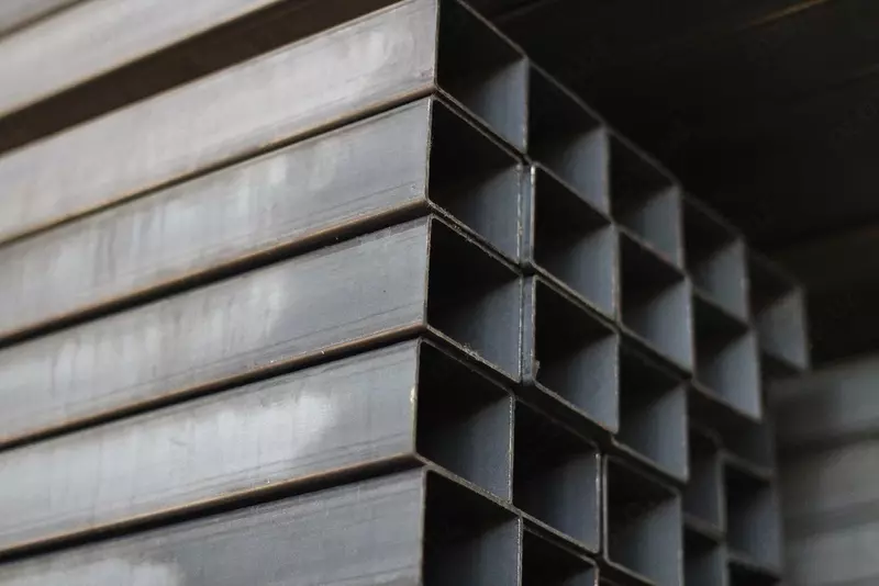 Профильная оцинкованная труба 80х80х3 мм