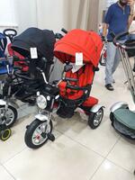 Velosiped aravachasi transformatori - musiqa - Kauchuk g'ildiraklar - yoritish chiroqlari - orqa o'rindiqning bir necha holati - o'rindiqni 180 gradusgacha burish