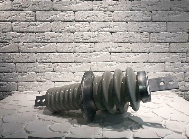 Изолятор проходной керамический ИПУ-10/630-7