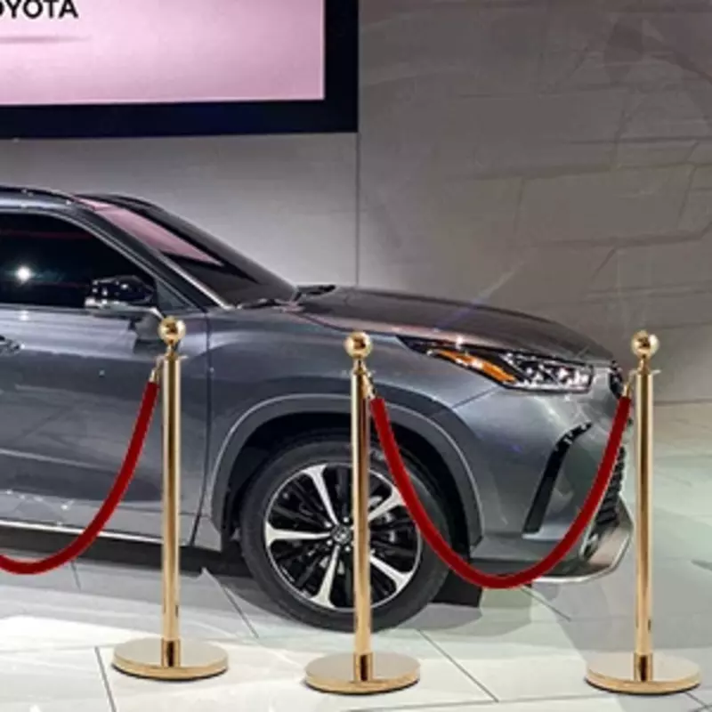 Lentalar bilan panjara ustunlari