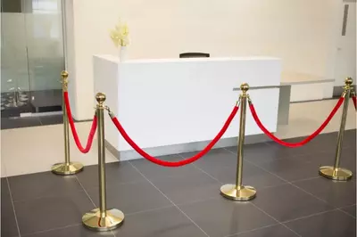 Ограничительные стойки президентские столбики с канатом - 311 044 сум / шт.