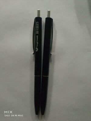 Avtomatik parda krujkalar futbolkalarida tutqichlarda reklama nashrlari. - Ooo sv bosma savdo