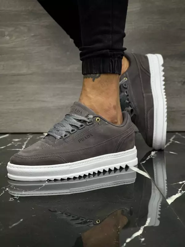 Кроссовки Prada