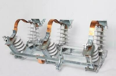 Разъединитель линейный РЛКВ-1б-10 IV/630 УХЛ1 с КМЧ (вертикальной установки)