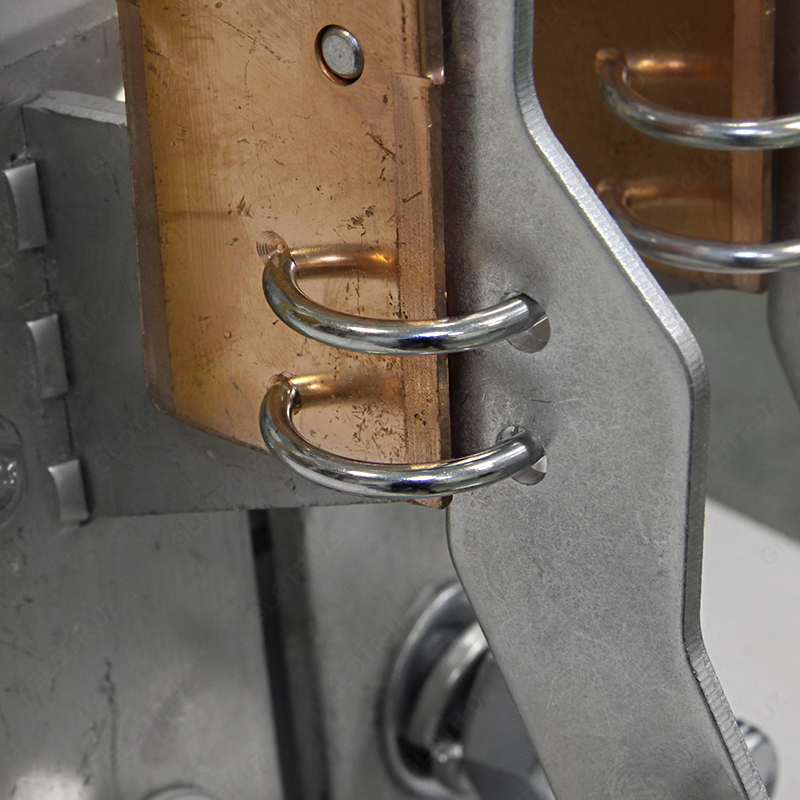 Elektr uzgich 19-43-11160-00 UHL3 1600A polesn. ishlaydigan bar uchun dastani