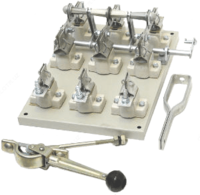 O'ngdagi keramik izolyatorlarda RPS 1 / 1P 100A (PN holda) tutqichni ofset bilan almashtiring