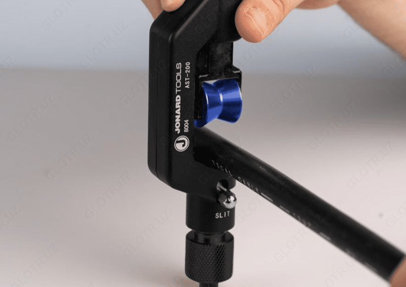 AST-200 — стриппер усиленный для разделки бронированного кабеля