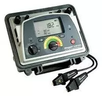 DLRO10HD — микроомметр цифровой (с подключенными измерительными зажимами)