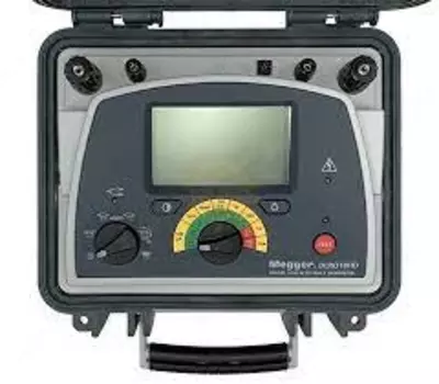 DLRO10HD — микроомметр цифровой (с подключенными измерительными зажимами)