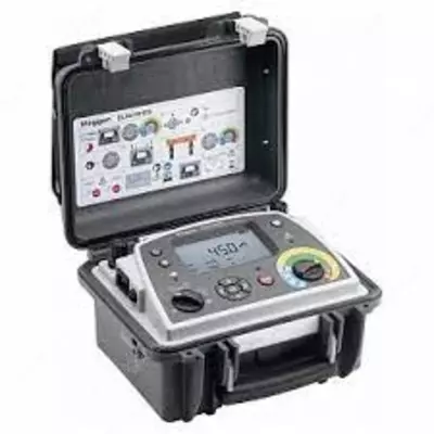 DLRO10HDX — цифровой микроомметр (с подключенными двойными измерительными щупами)