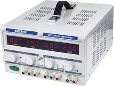 МЕГЕОН 32302 — трехканальный источник питания