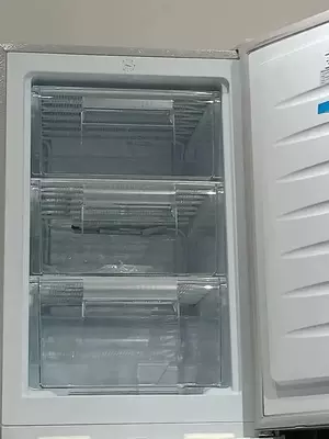 Вертикальный морозильник "Demark BD-85" (Серебристый) 83 л