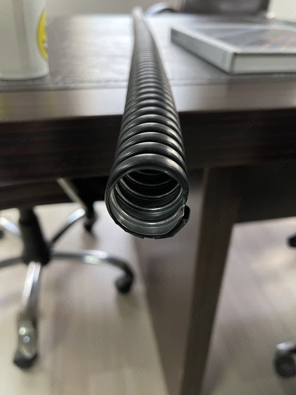 26мм Гибкий стальной металлорукав с ПВХ покрытием (и с протяжкой) - Внутренний диаметр: 26 мм (1 дюйм) - длина в рулоне: 25 м Только в розницу