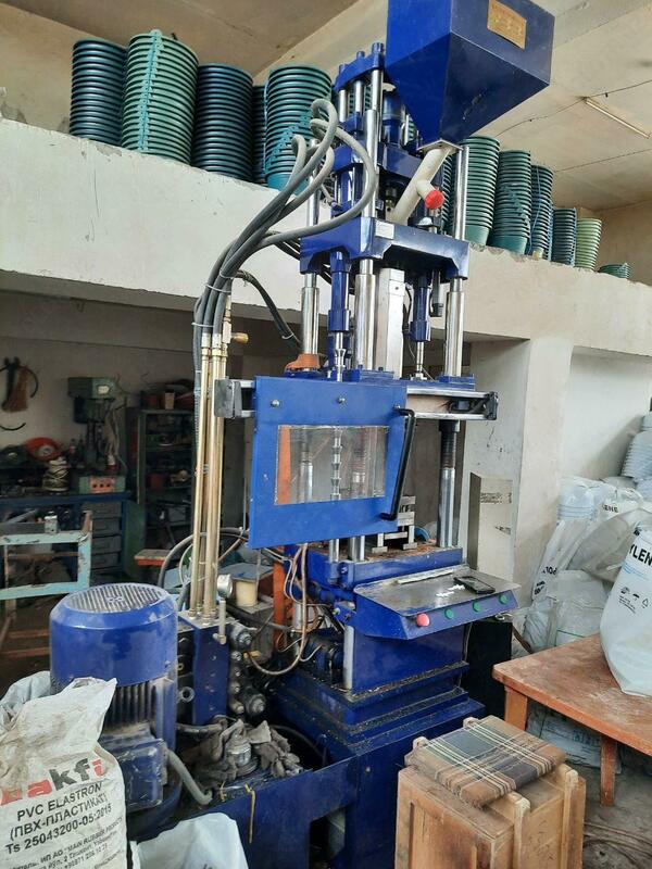 Vertikal PVX plastik qarshi kalıplama mashinasi