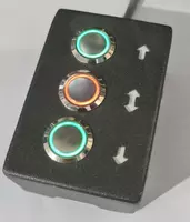 Metall uch pinli tugma  orqa yoruglik bilan (turniket uchun)