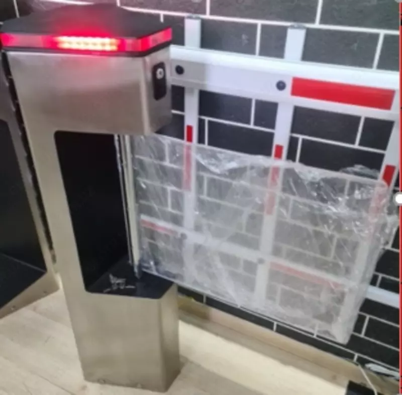 Распашной турникет-калитка с акриловым барьером