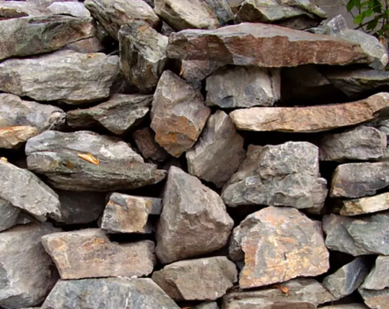   Navoiy shahrida Butov toshi №1