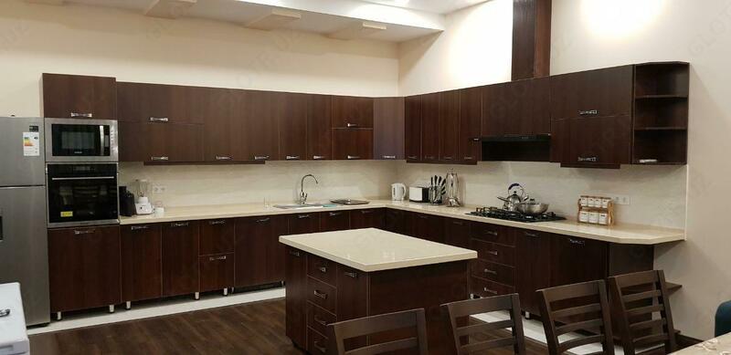 Кухонный гарнитур коричневого цвета - по запросу