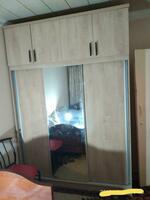 Шкаф купе бежевого цвета с зеркалом - по запросу