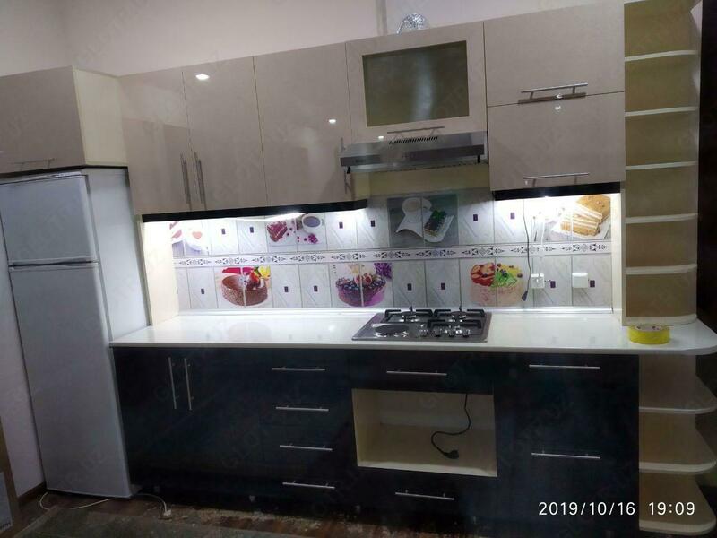 Кухонный гарнитур чёрного цвета