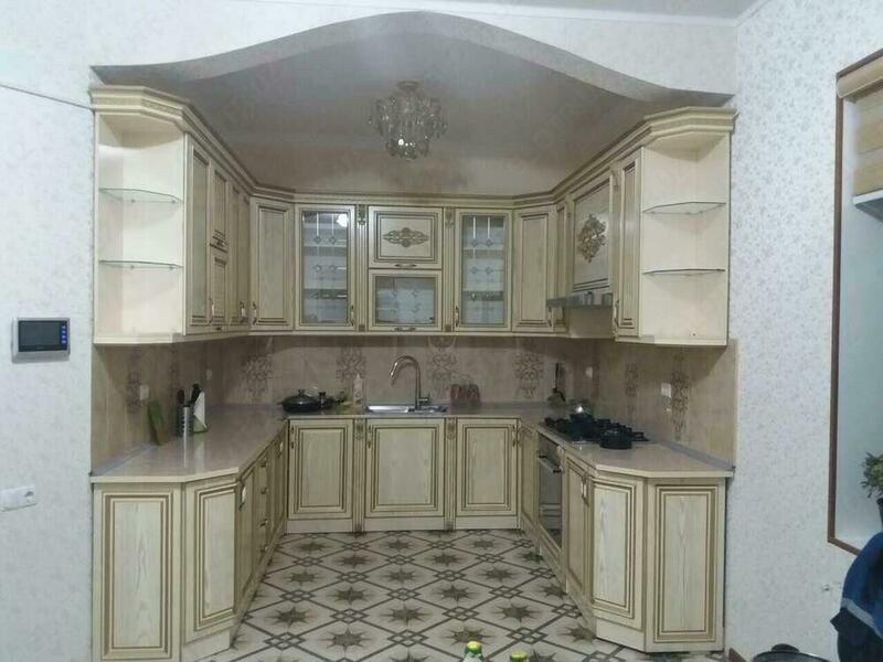 Кухонный гарнитур бежевого цвета 2