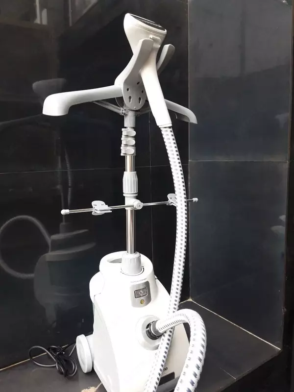 Отпариватель Bergamo BG-GS1507C