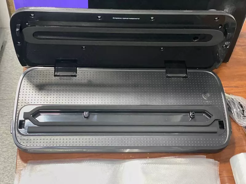 Вакуумный Упаковщик KITFORT KT-1502 черный